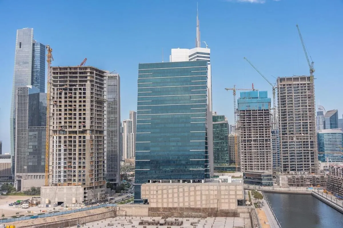 Luxurious 1-Bedroom Apartment At Churchill Tower With A Scenic City View! Dubaï