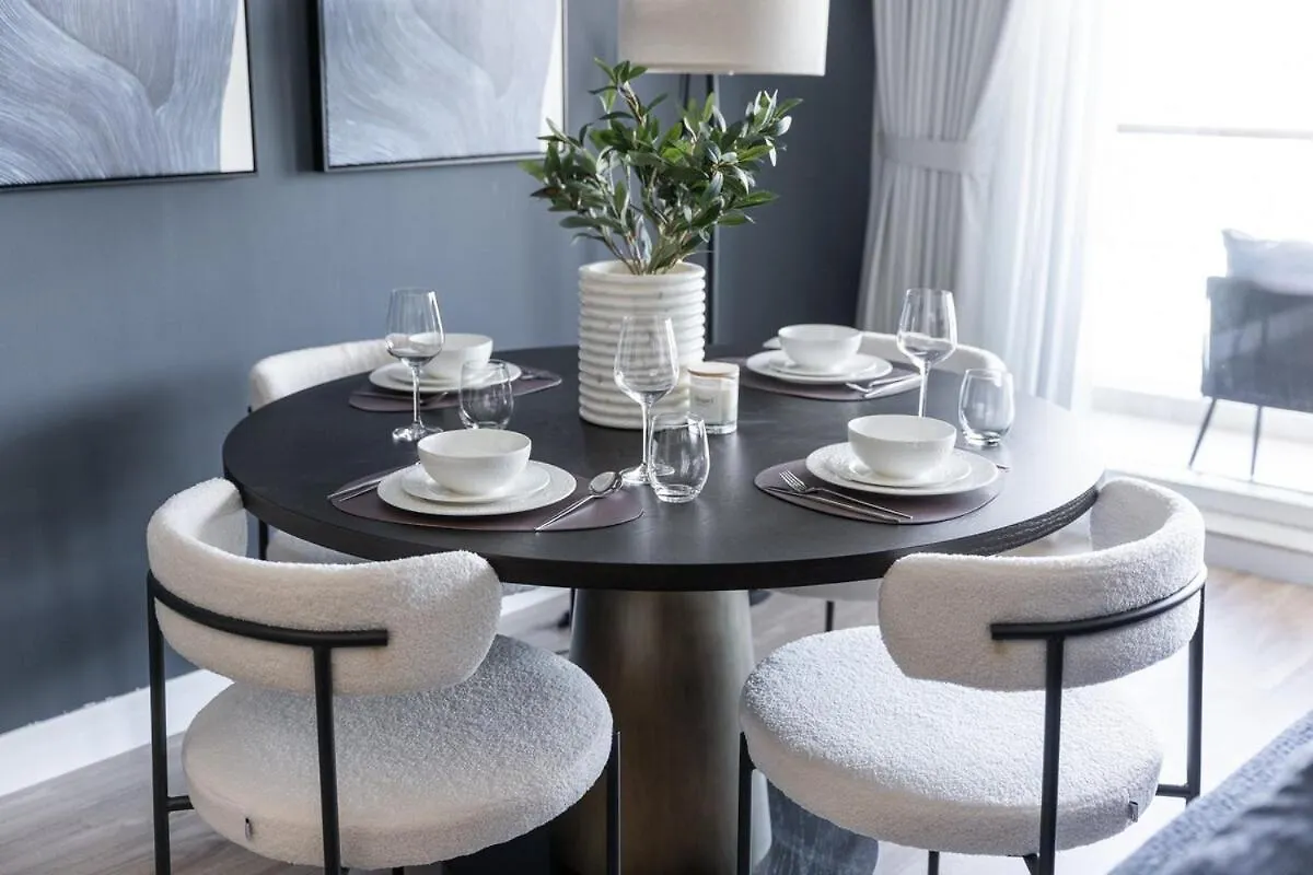 Luxurious 1-Bedroom Apartment At Churchill Tower With A Scenic City View! Dubái