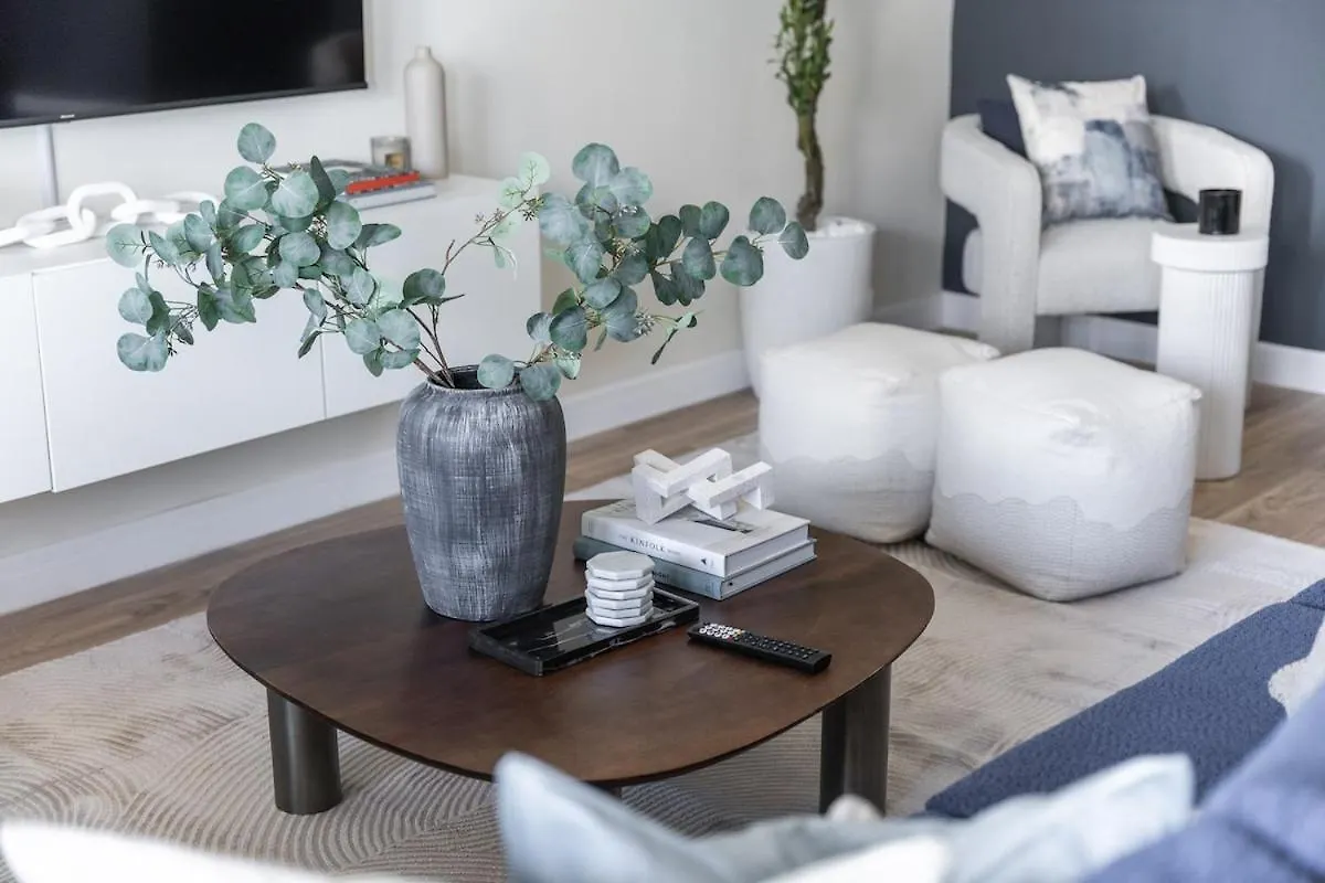 Luxurious 1-Bedroom Apartment At Churchill Tower With A Scenic City View! Dubái