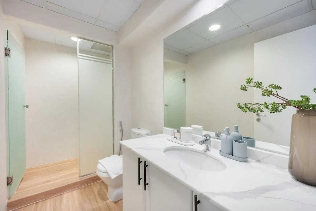 Luxurious 1-Bedroom Apartment At Churchill Tower With A Scenic City View! Dubái